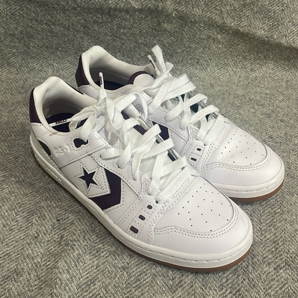 Converse Sneakers Size 7